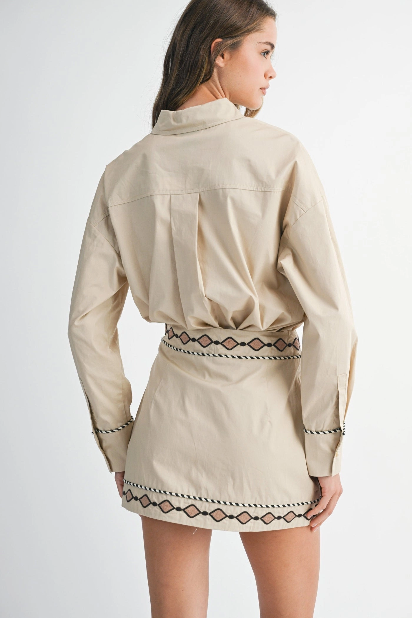 JENNY EMBROIDERED MINI SKIRT urban scene Wrinkle Resistant
