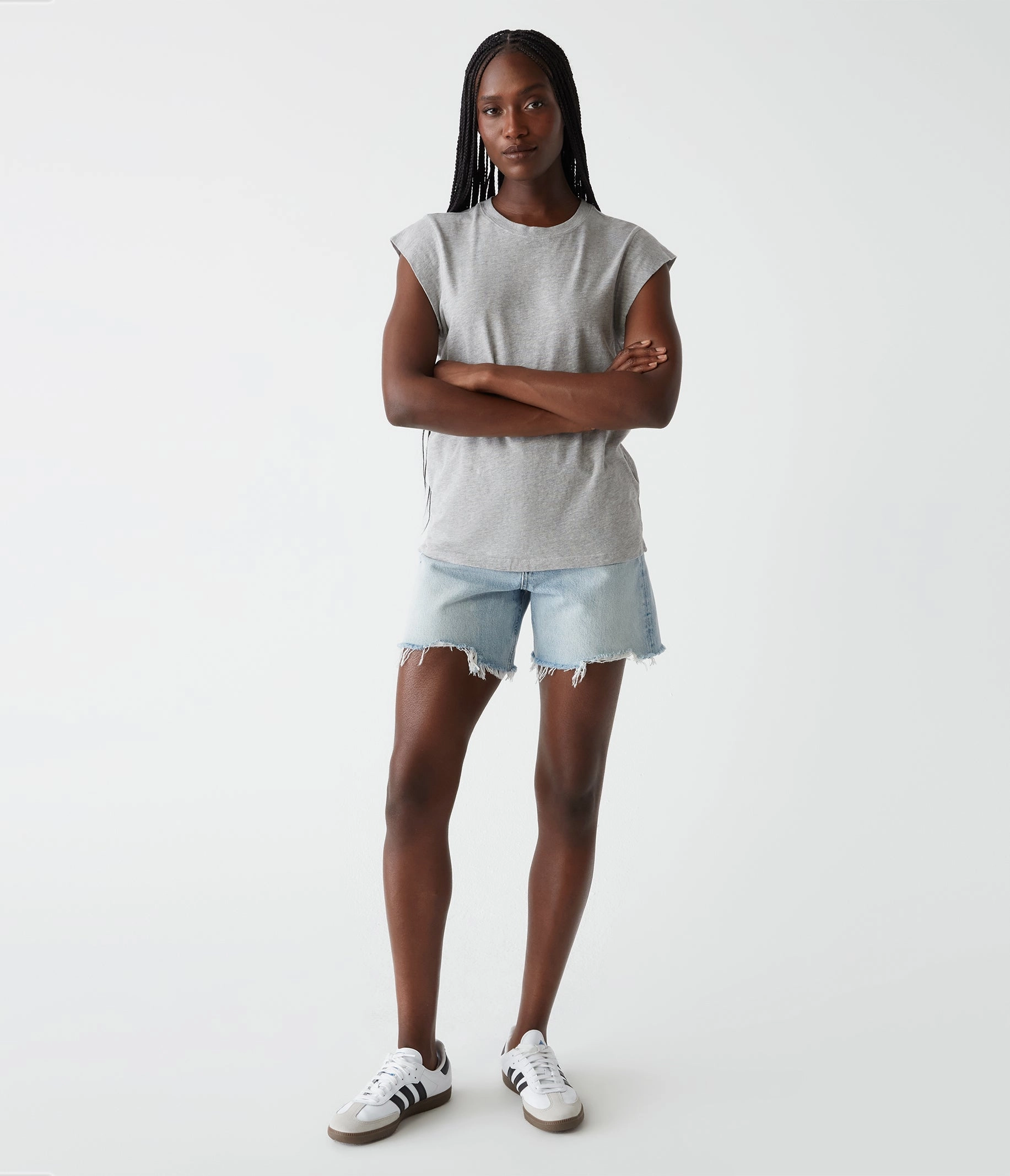 JOEY POWER SHOULDER TEE Low Profile Seaming FrictionResistant Edges