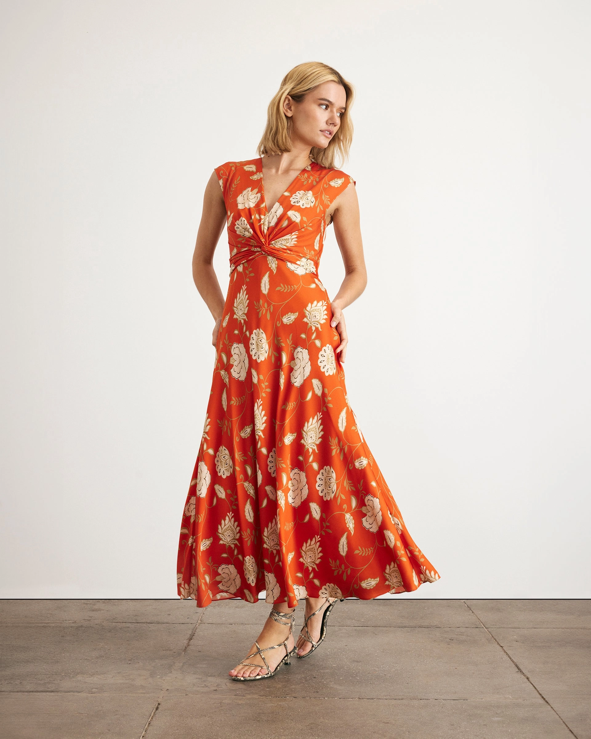 Julia Dress Walk Mood
