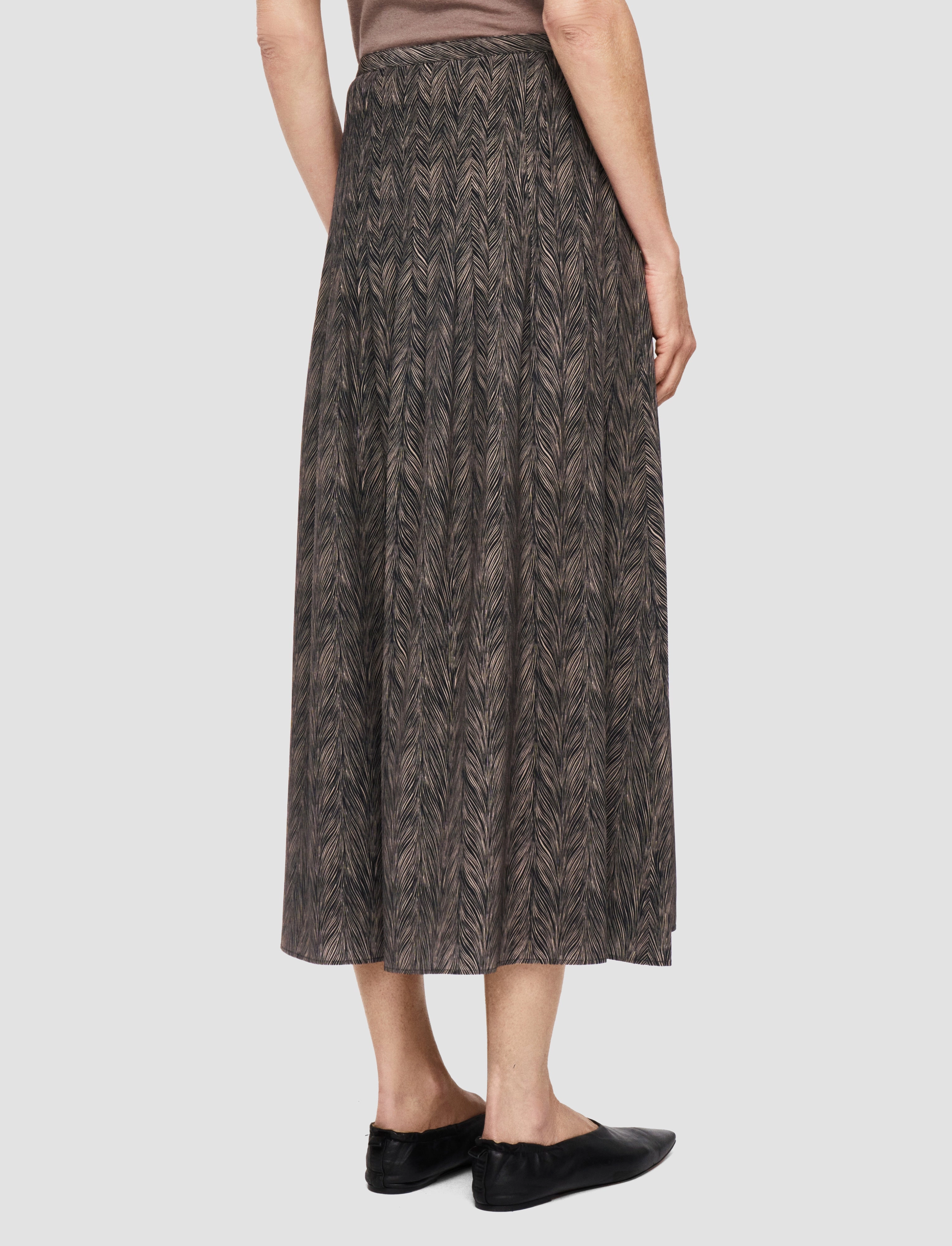 Shape Enhancing Striped Design Lavy Crepe de Chine Print Silk Skirt