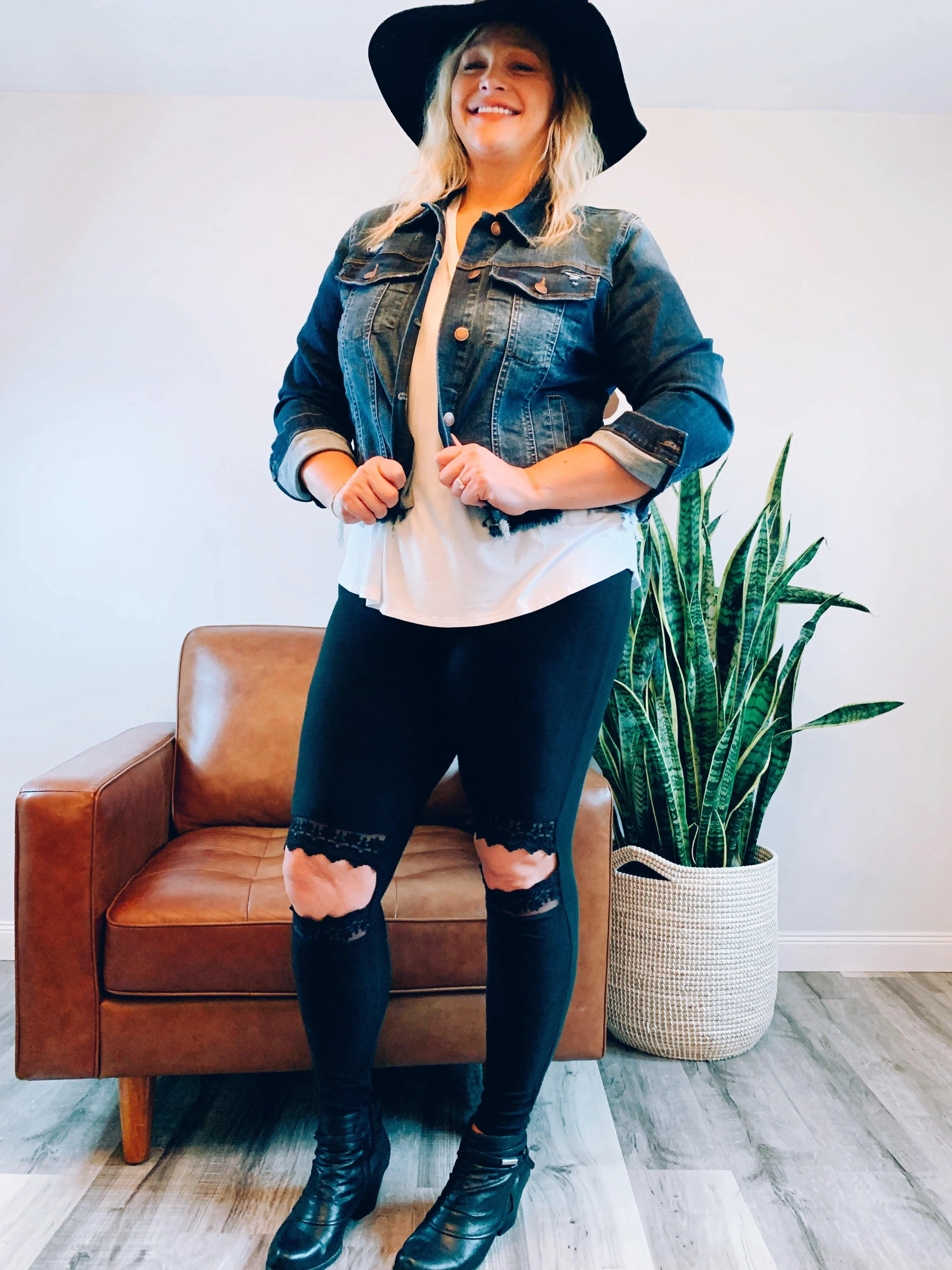 LEGGINGS AND LACE