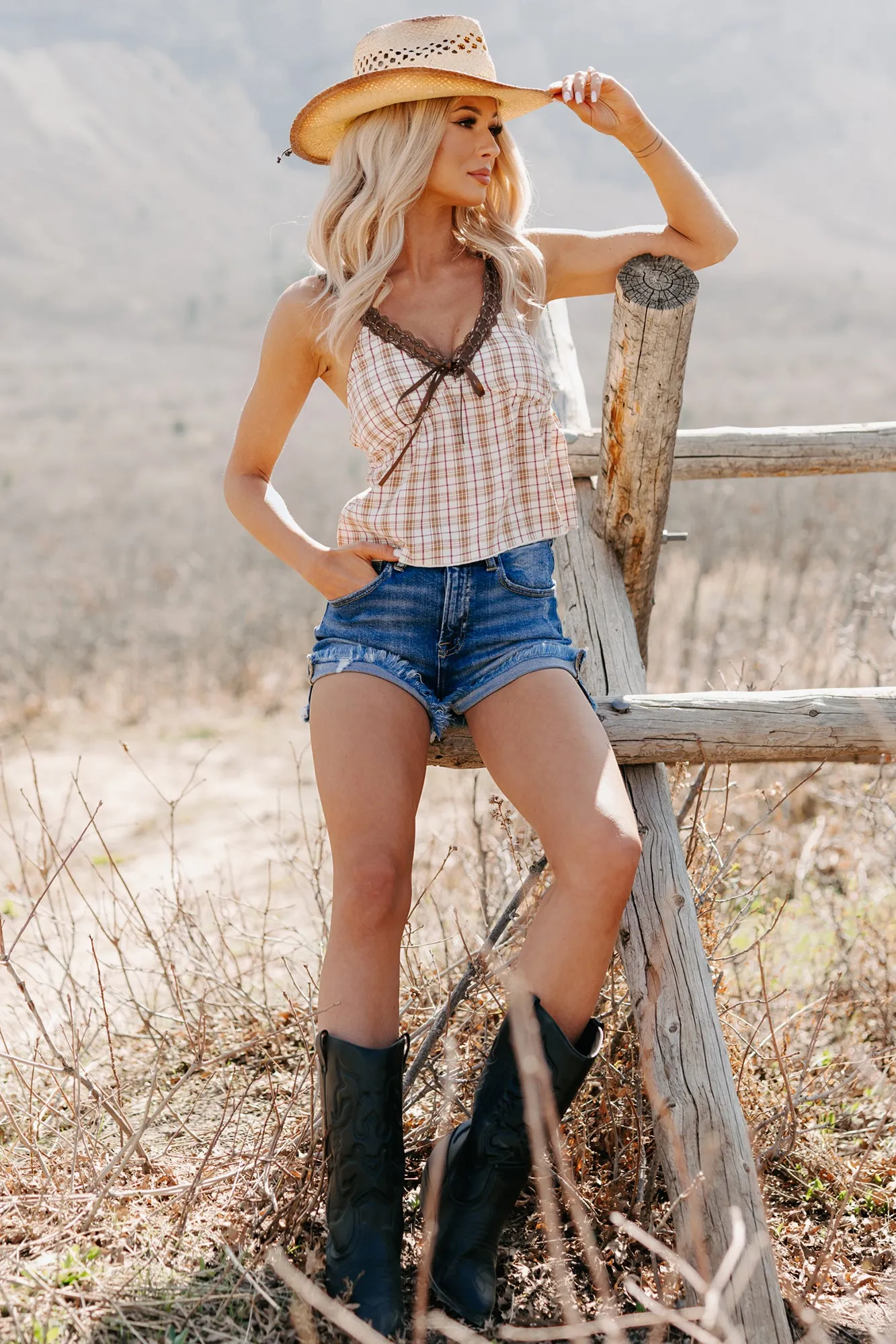 BreathableBackVents LongWearingComfort Girly & Dreamy Plaid Tank Top (Cream/Brown)