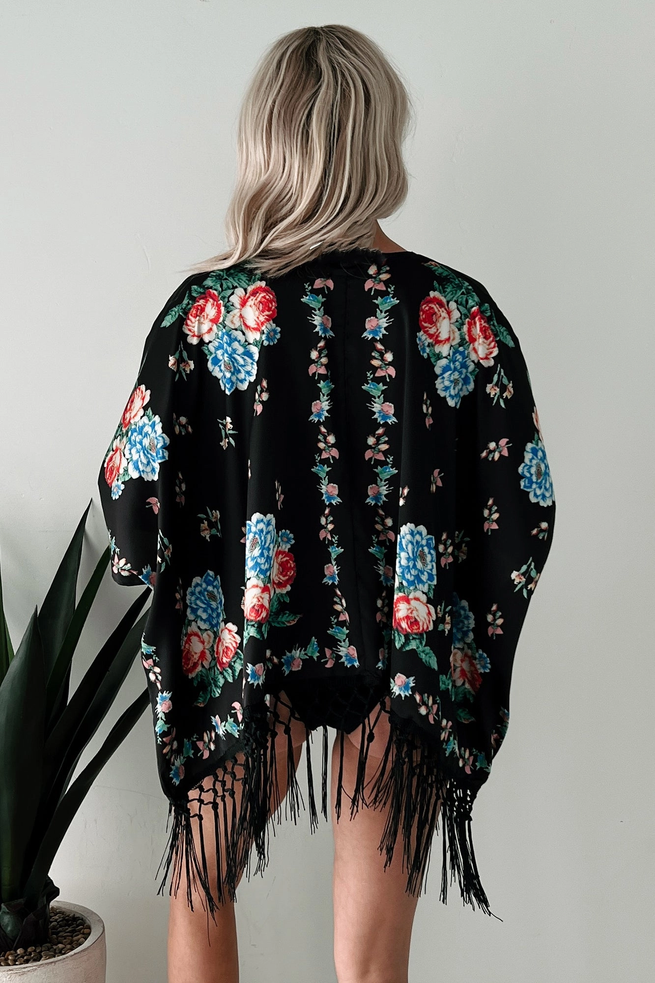 AirflowVents Like A Blooming Rose In Spring Floral Kimono Shawl (Black)