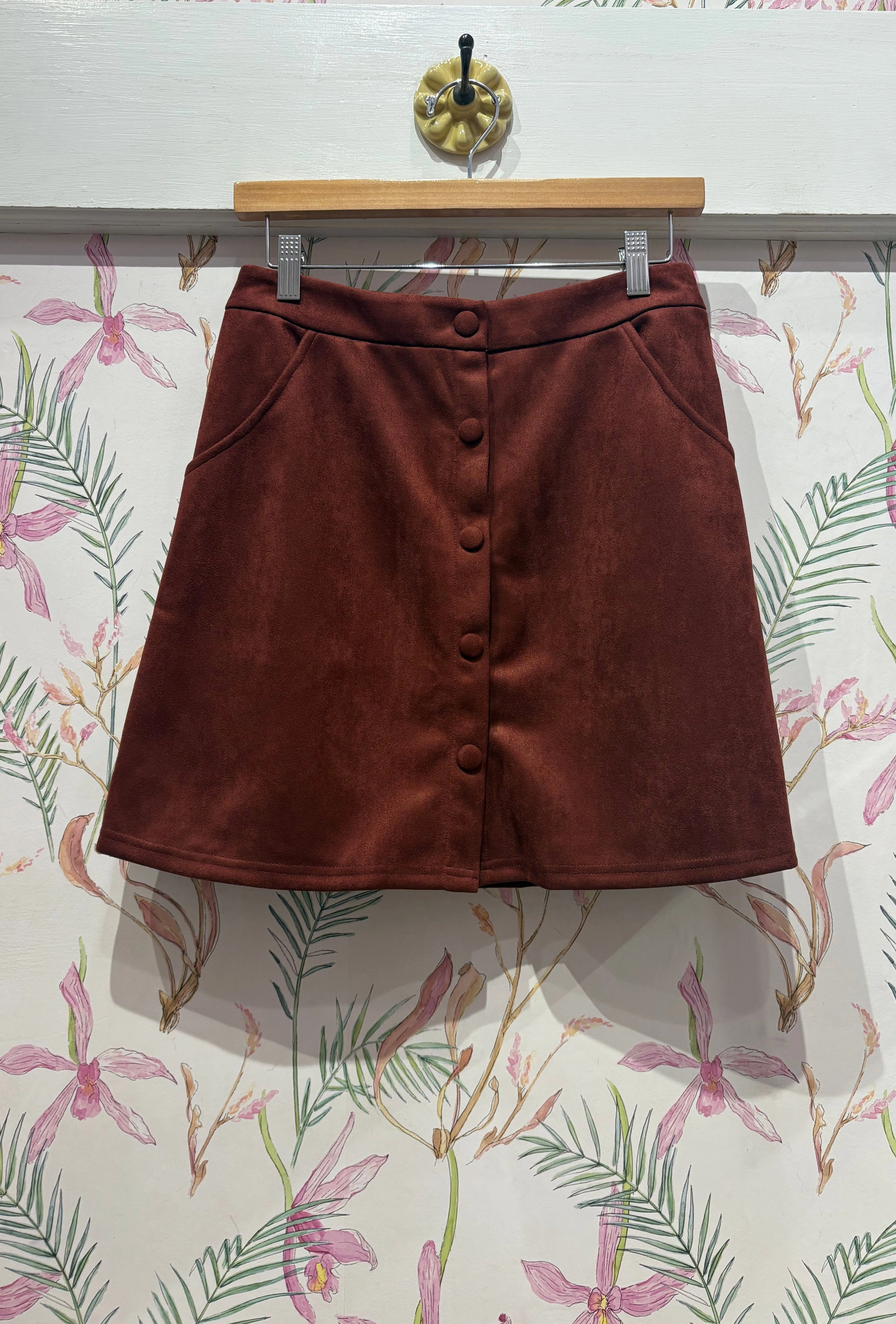Structured silhouette Little Lies Ali Skirt in Wine