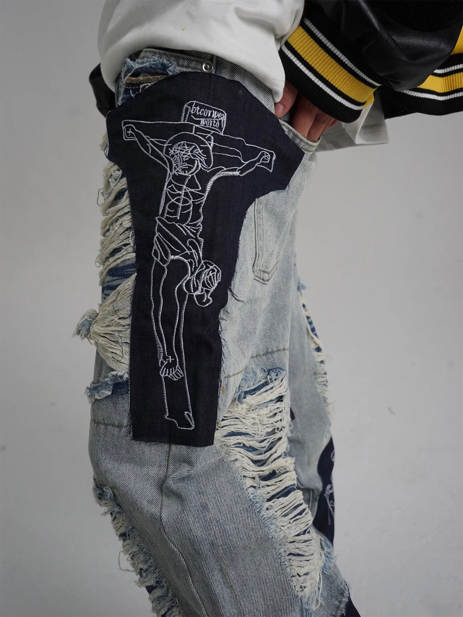Loose Ripped Tassel Men's Jeans