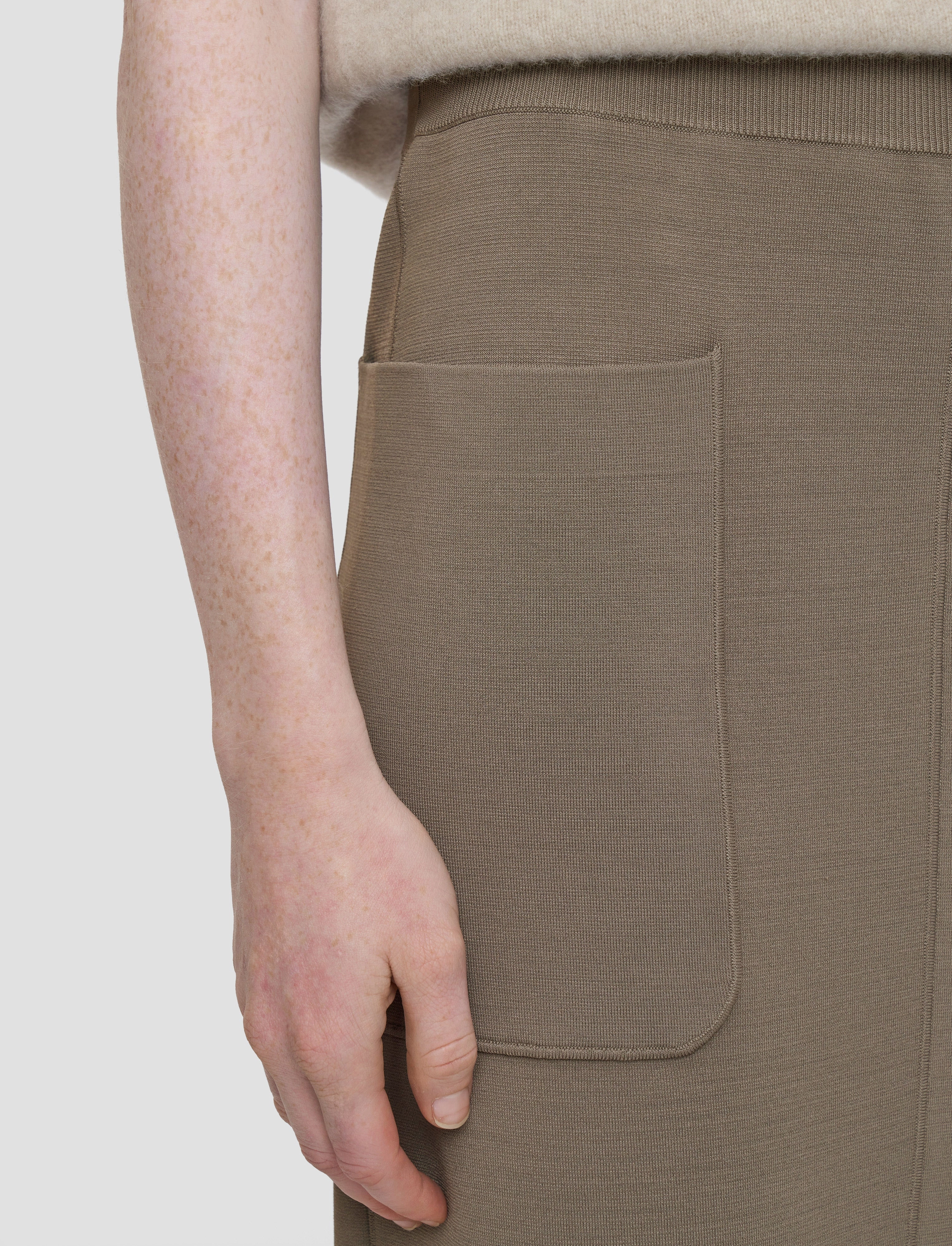 Simple Outfit Elasticized Hem Milano Knit Stretch Skirt