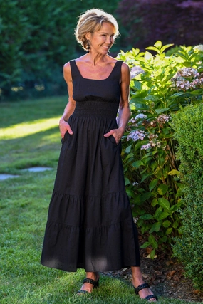 Lightweight-Comfort Trixie Dress / Black Swiss Dot