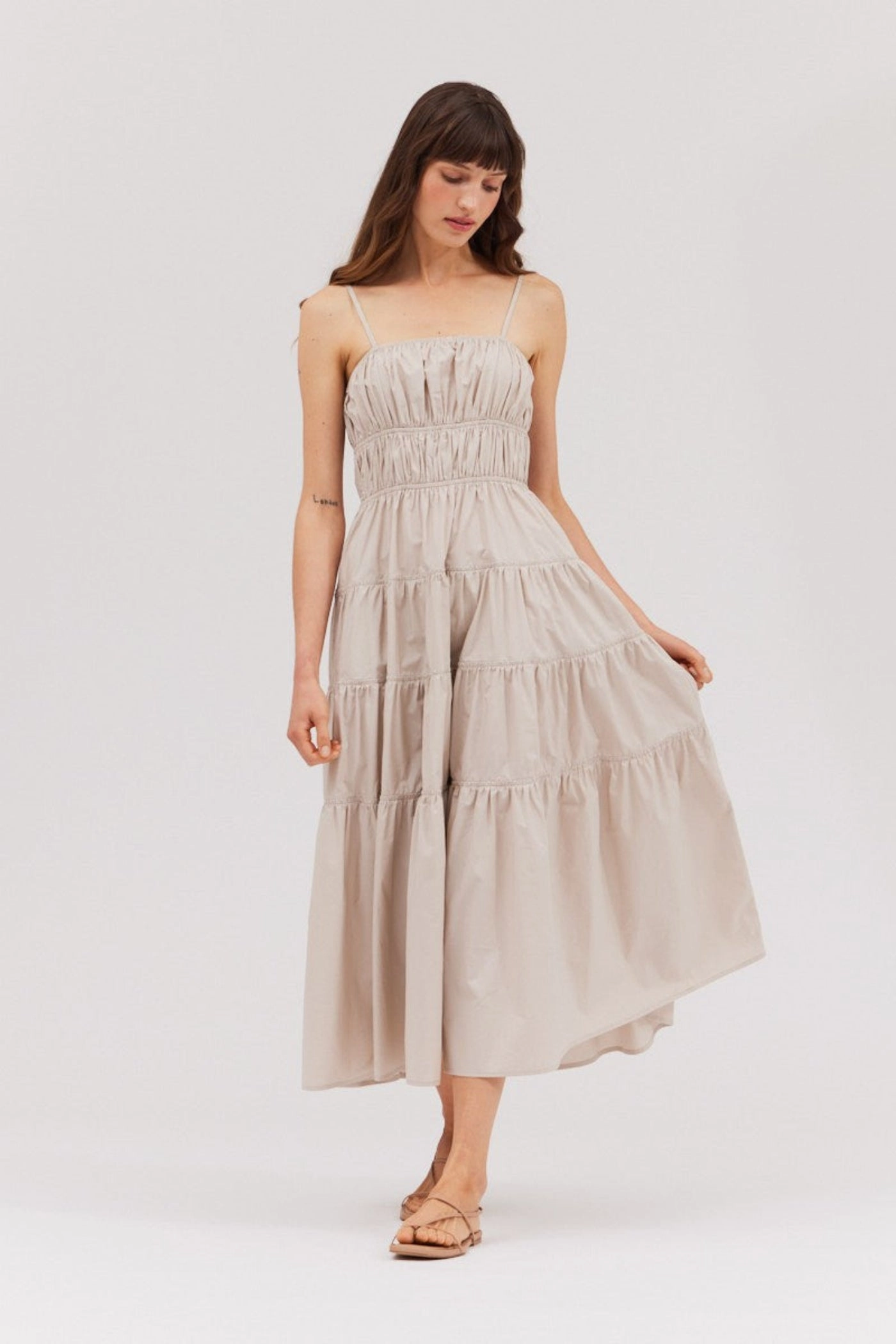 MORGAN TIERED MIDI DRESS Simple Bow Basic Fashion