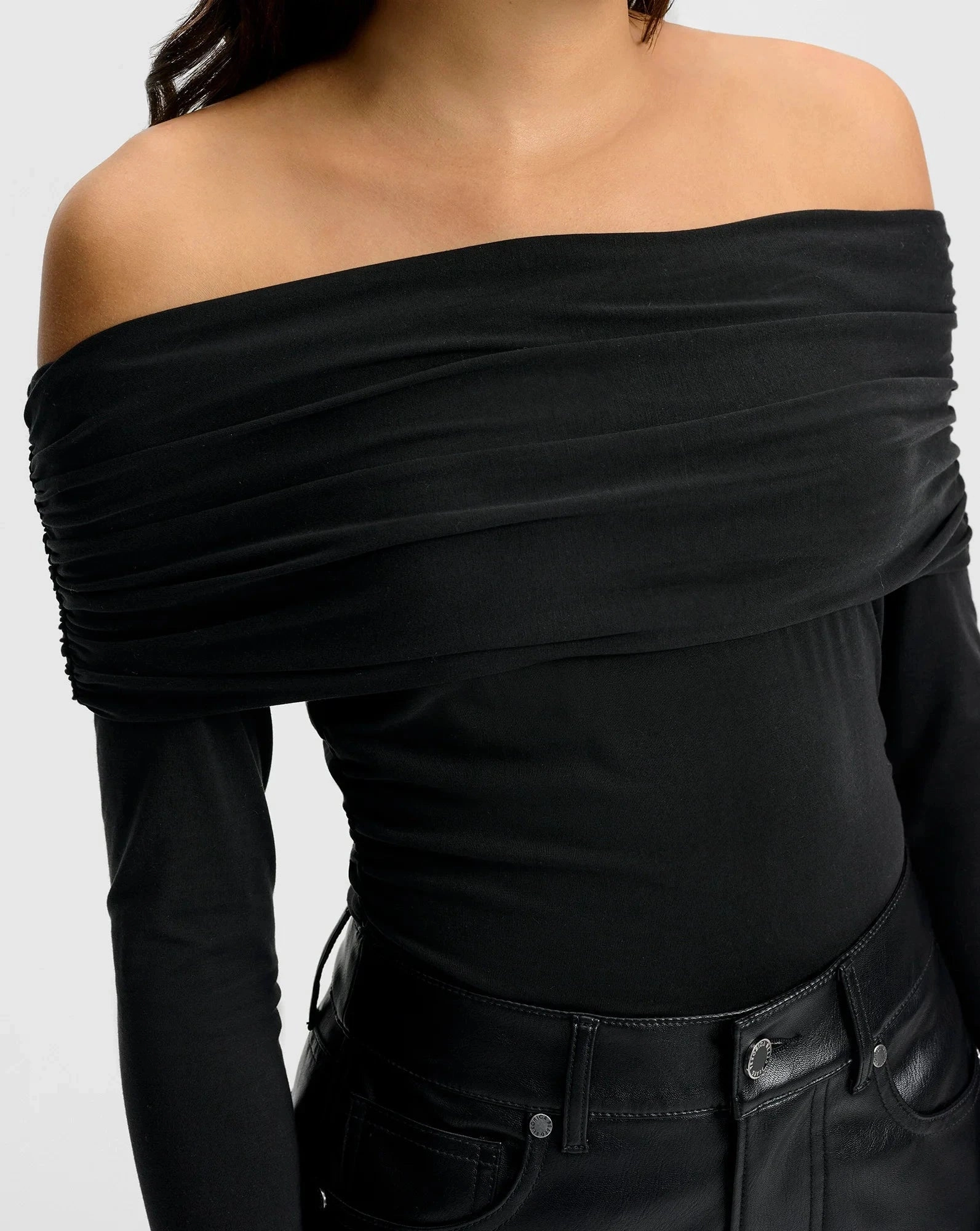 Chaiya Off-The-Shoulder Top Black Torsion Support Structure