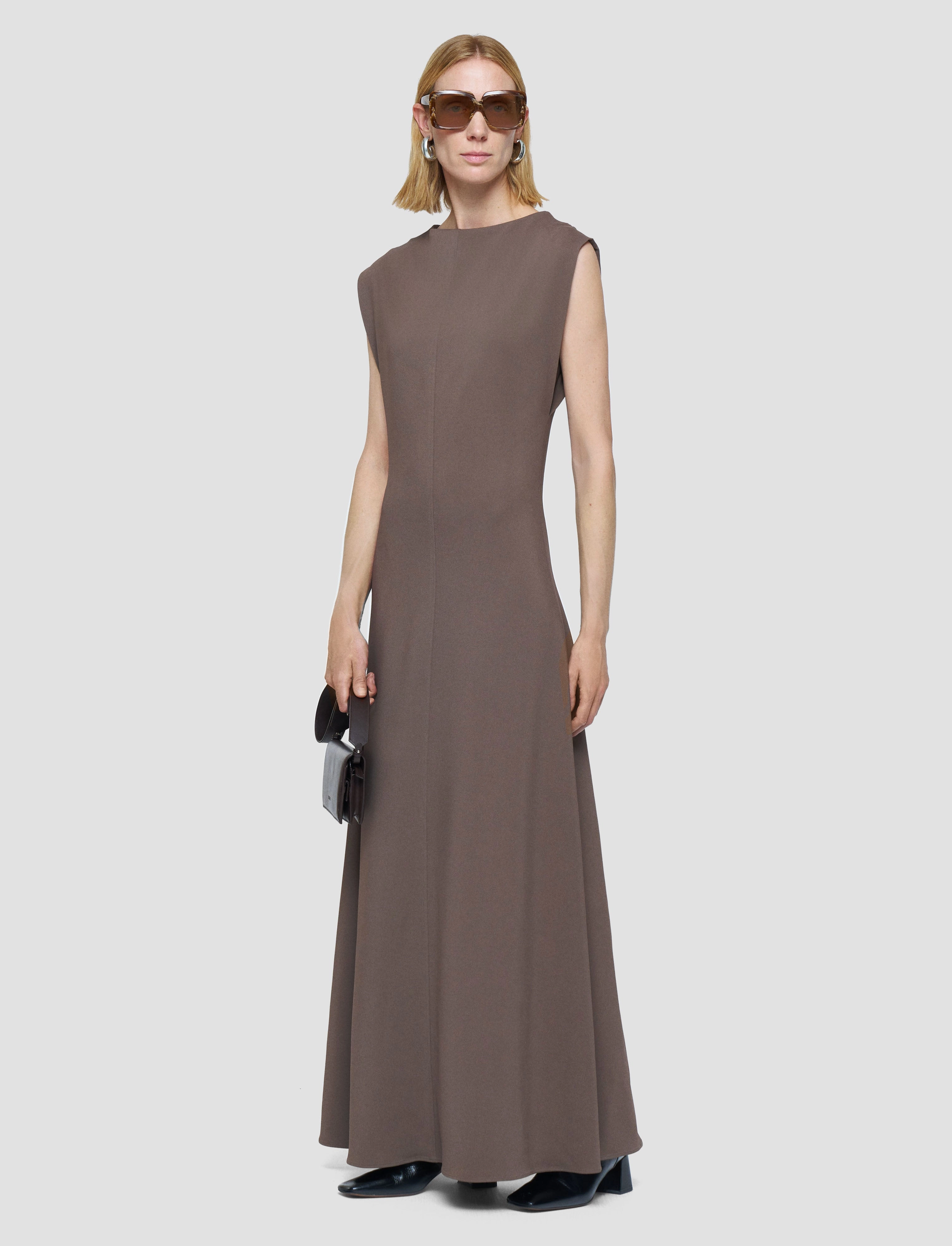 Modern and Stylish Outdoor Scene Neva Comfort Cady Dress