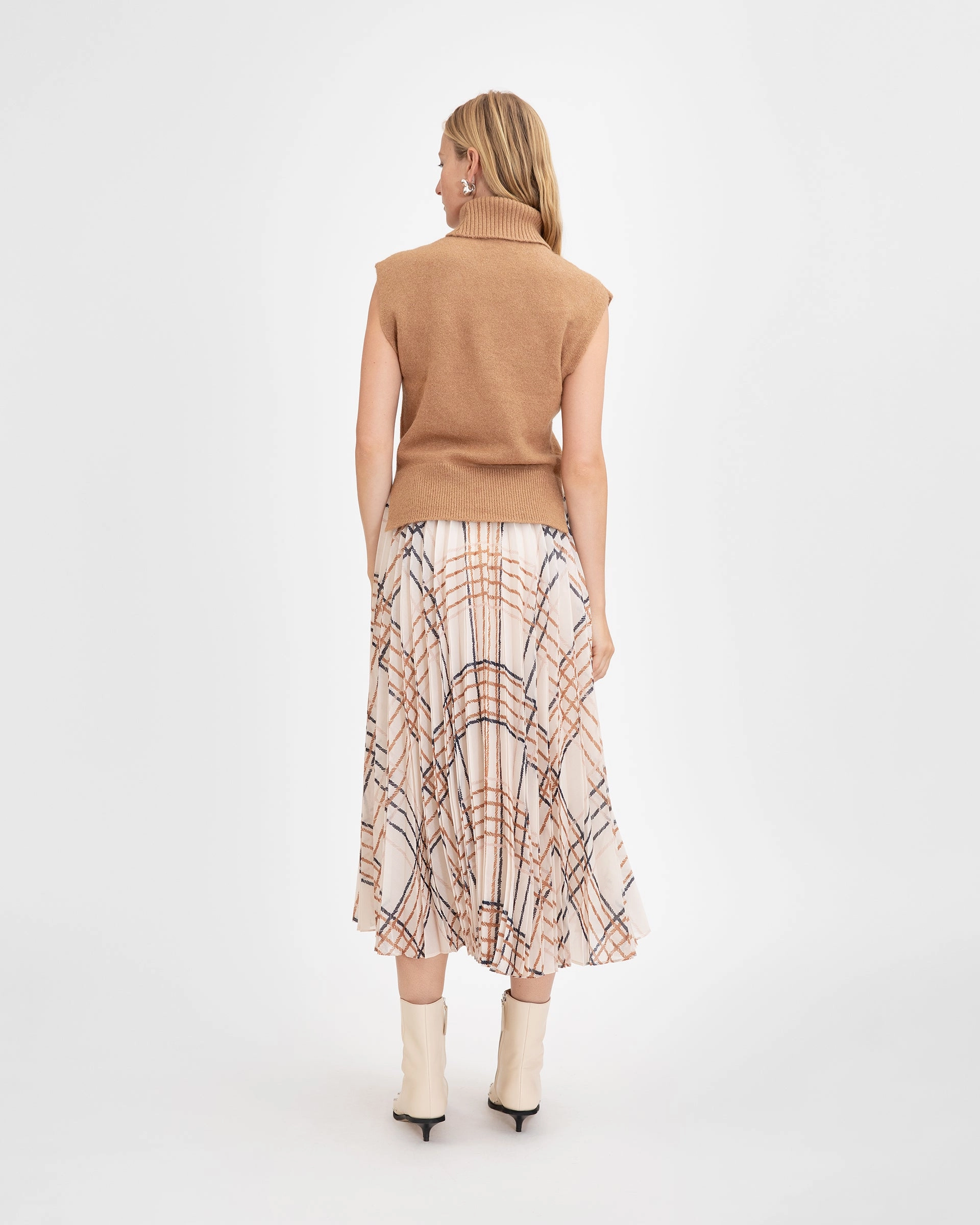HiddenPockets Moisture Wicking Fabric Angelica Skirt
