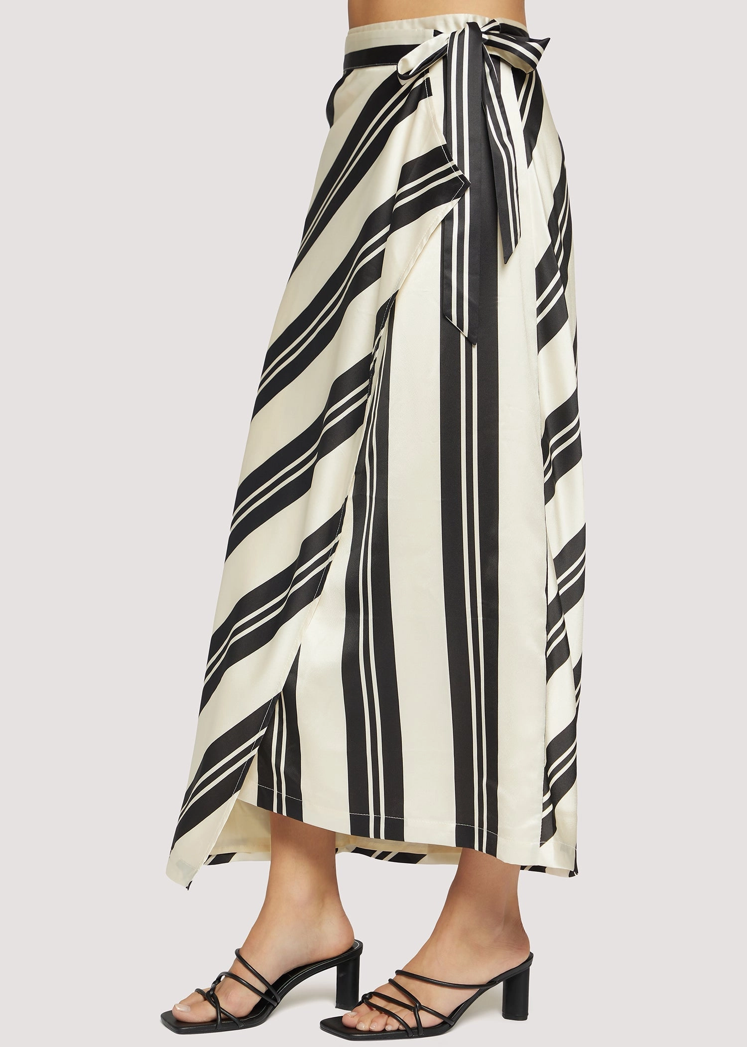 Weekend Style Unique Feature Palermo Maxi Skirt in Cream/Black