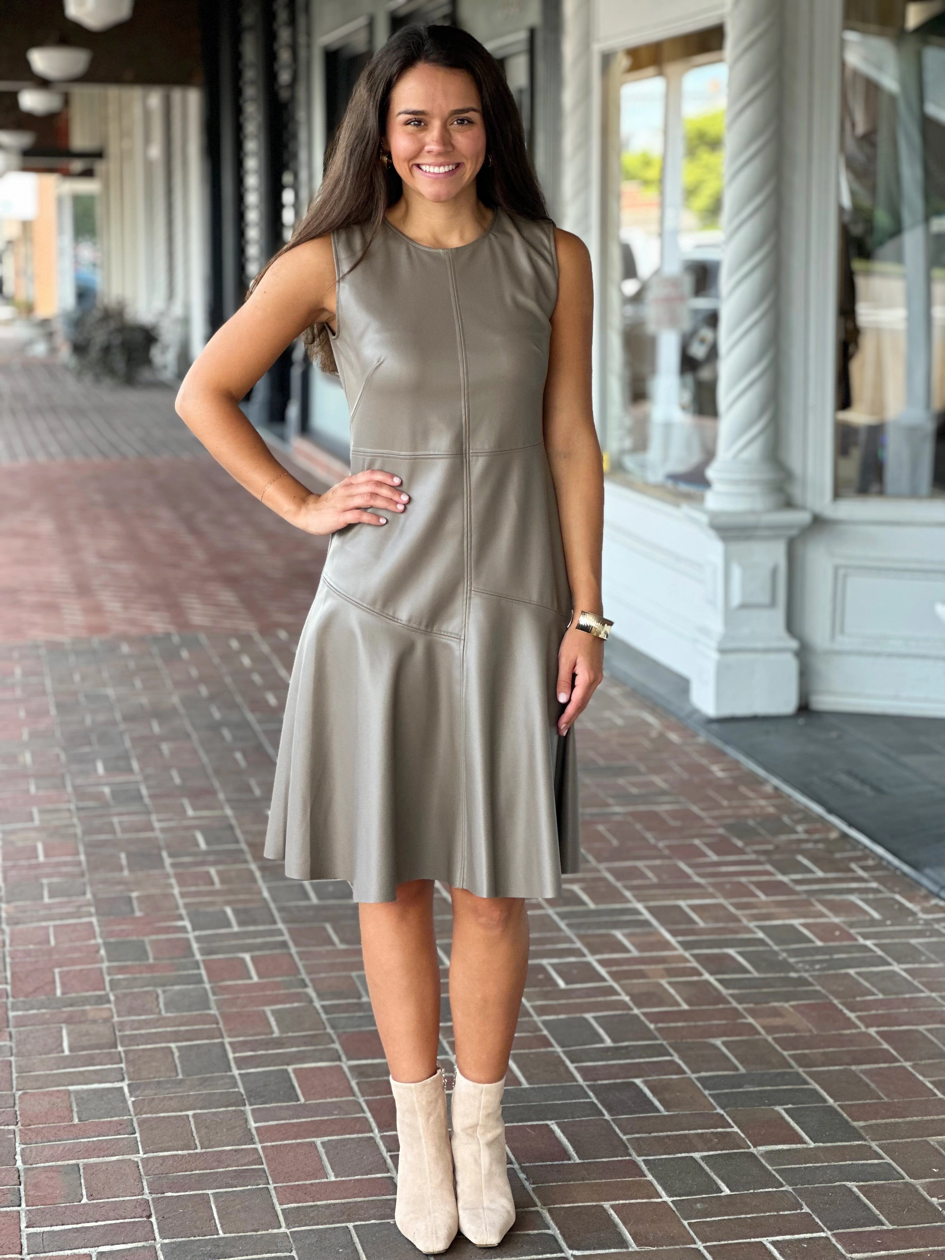 Calm Outfit Perre Melani Leather Aline Dark Sage Dress
