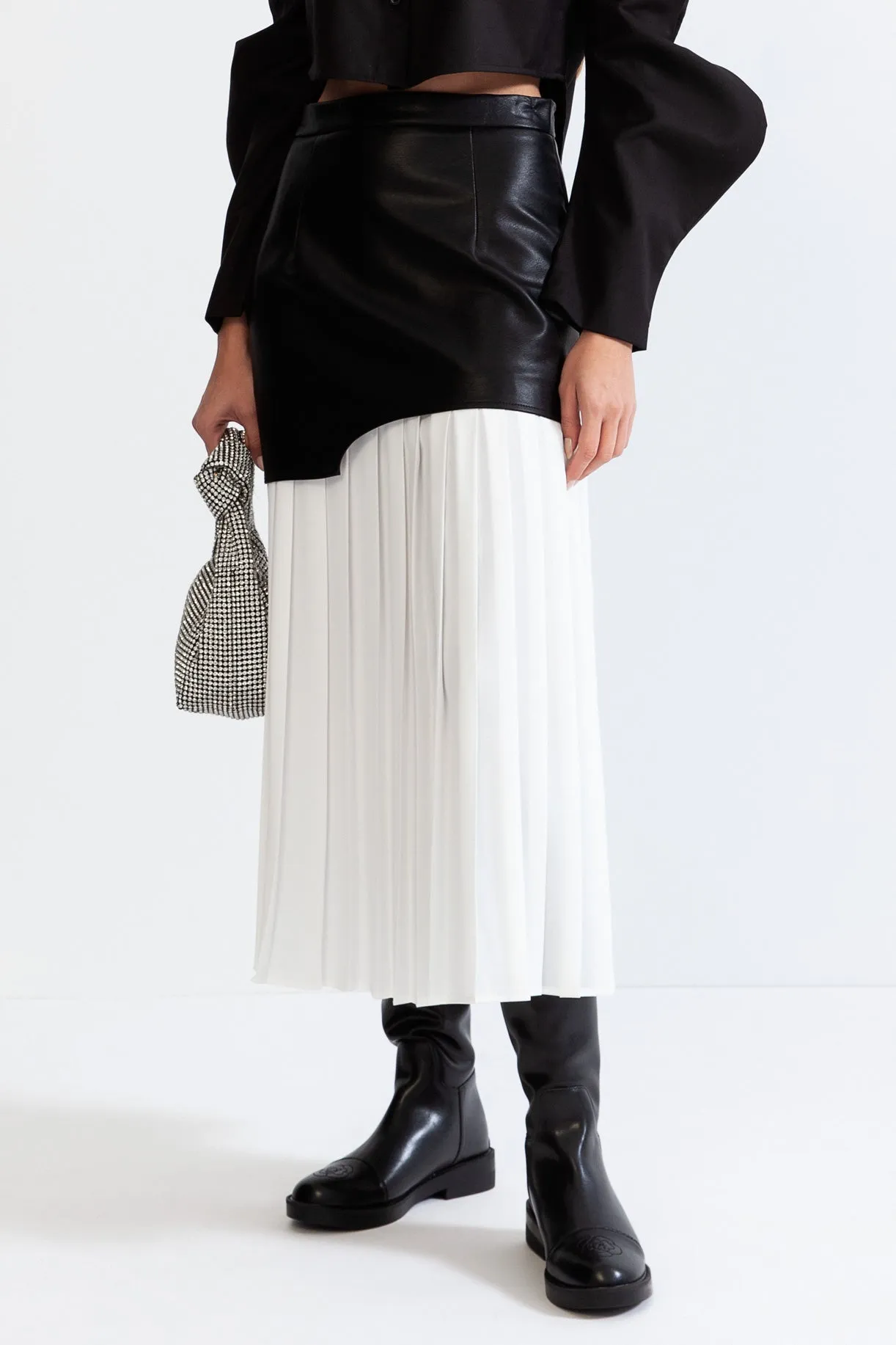 Pleated midi skirt with leather effect - B&W