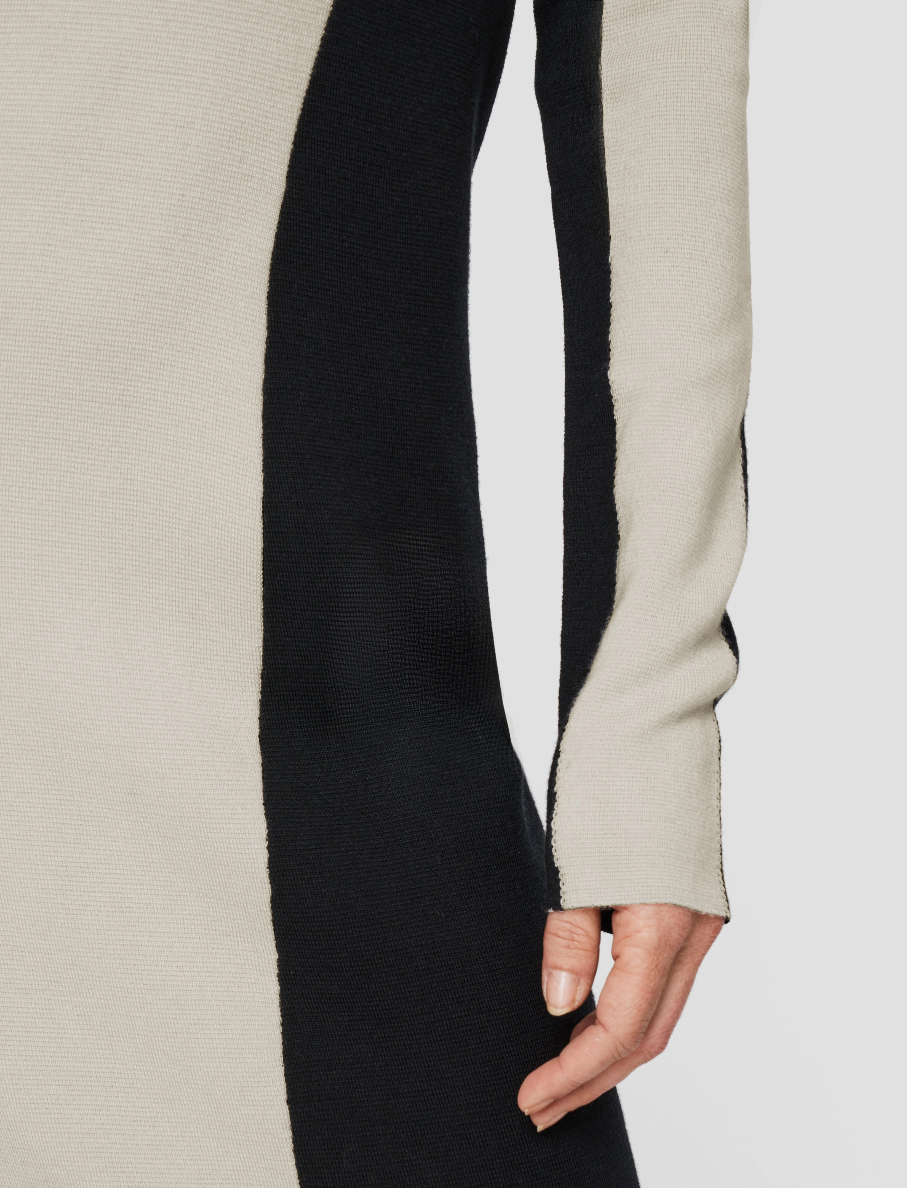 Bi-Colour Knit Dress Modern Comfort Fashionable Fit