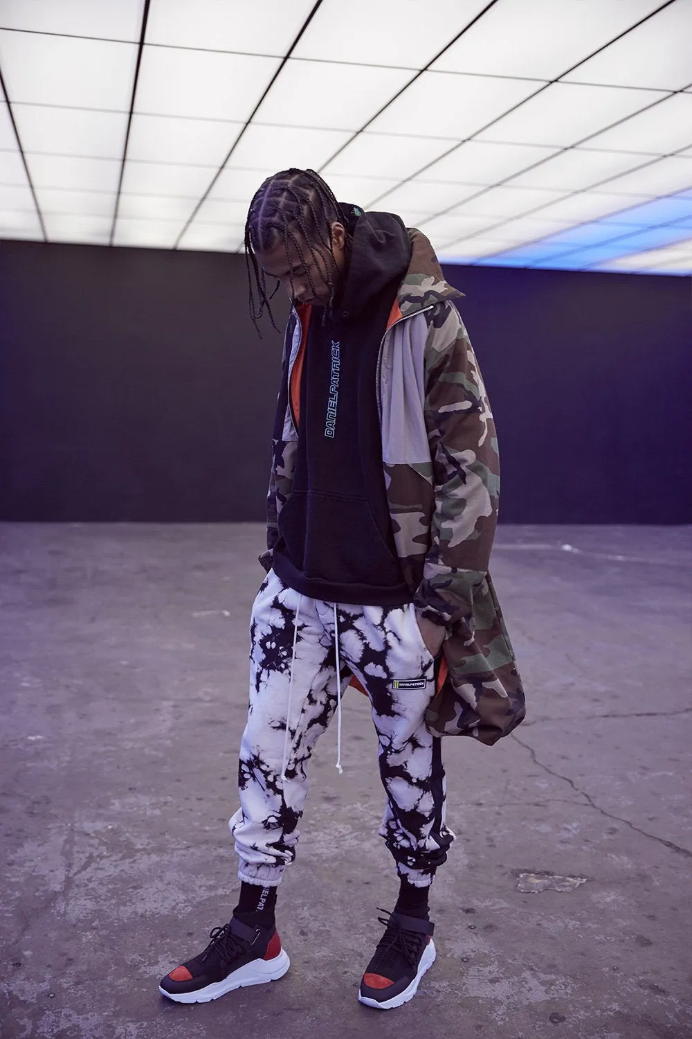 roaming track pant ii / white acid   black