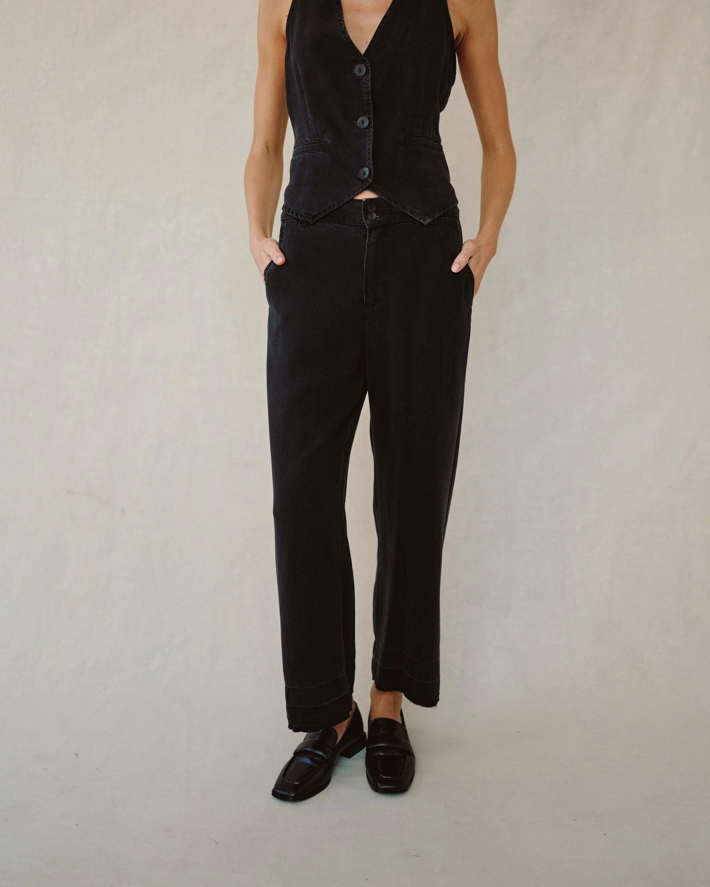Relaxed Lines HypoallergenicMaterial SAIGE WIDE LEG CROP