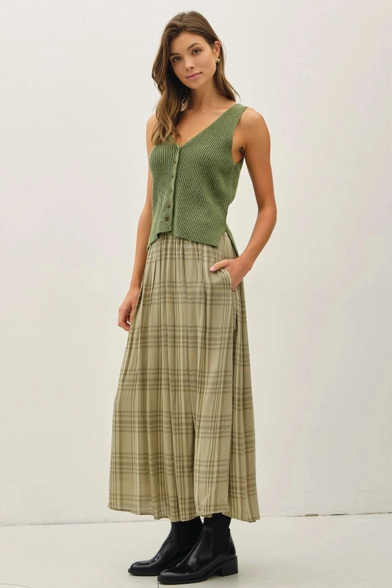 Hypoallergenic fabric Seasons Change Plaid Skirt in Spruce