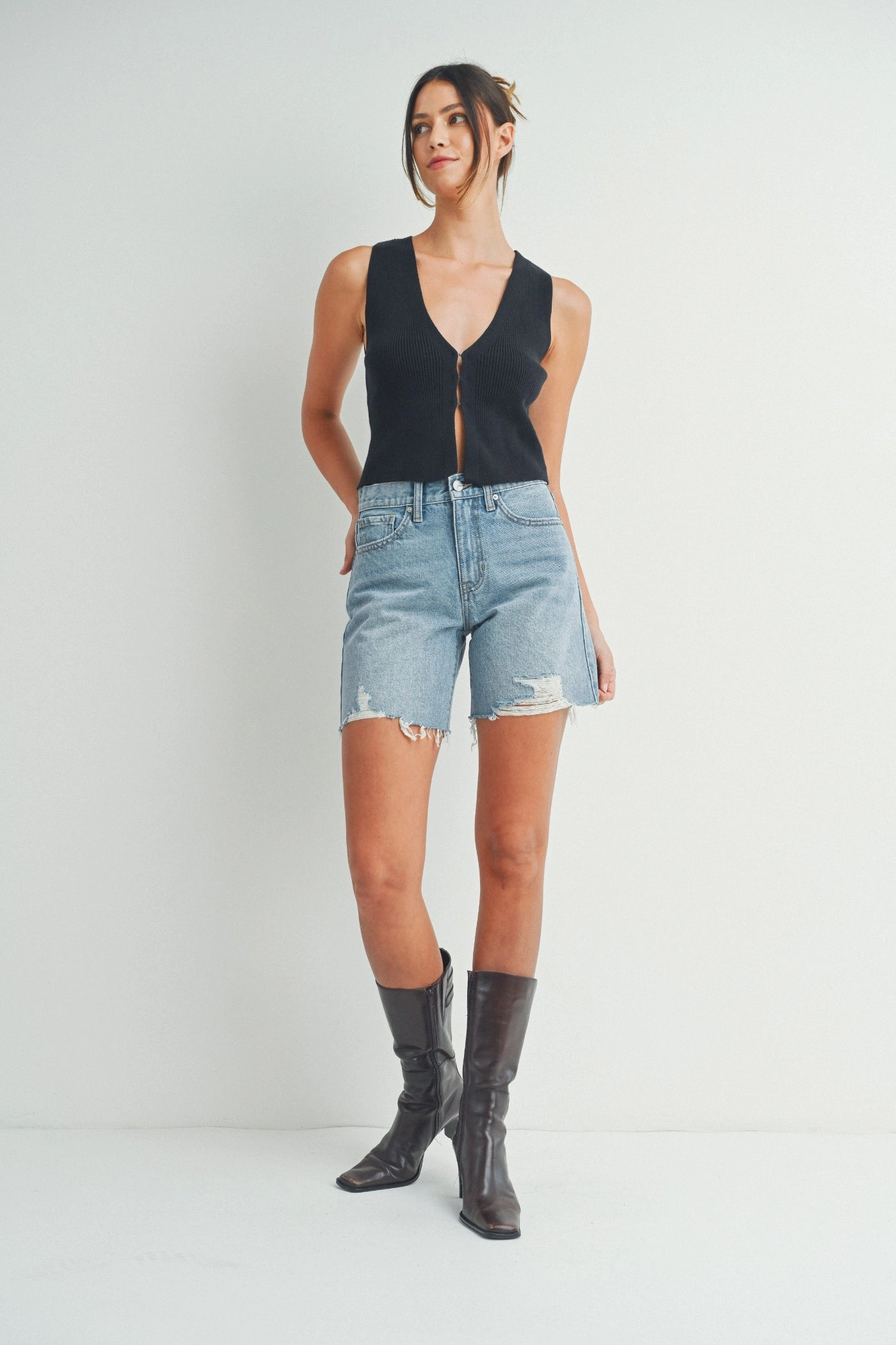 Eye-catching Design SELENA SLIGHTLY DISTRESSED DENIM SHORTS