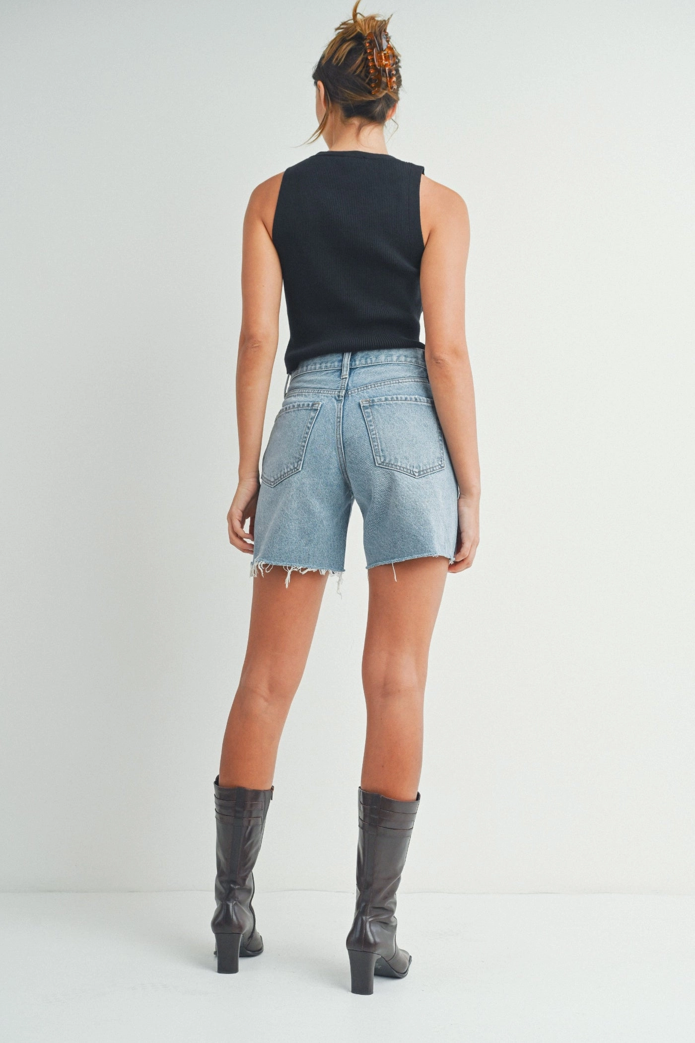 denim alternative SELENA SLIGHTLY DISTRESSED DENIM SHORTS