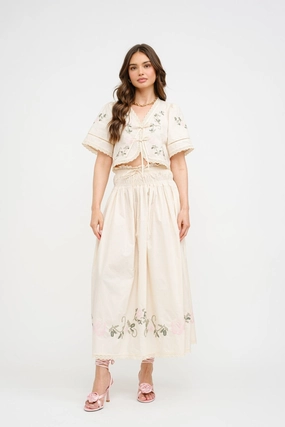 Curve Friendly Sleek Detail SIVAN FLORAL EMBROIDERED MIDI SKIRT