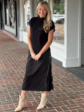 Jelani Pleated Zipper Sides Skirt in Black Gentle Comfort