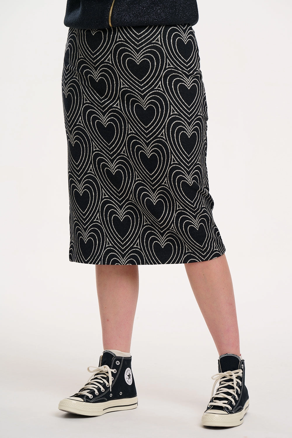 Faith Jersey Jacquard Midi Skirt in Black/Off-White Heart Explosion Airy Feel understated look