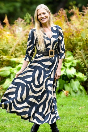 Daphne Dress / Black & Taupe Mod Mature Glam summer look