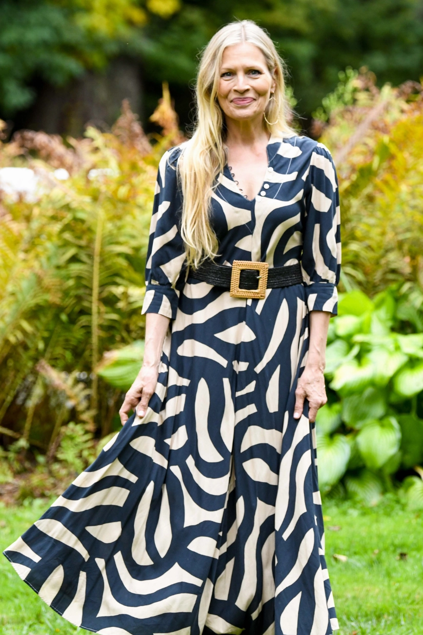 Daphne Dress / Black & Taupe Mod Smart Fit Petite friendly