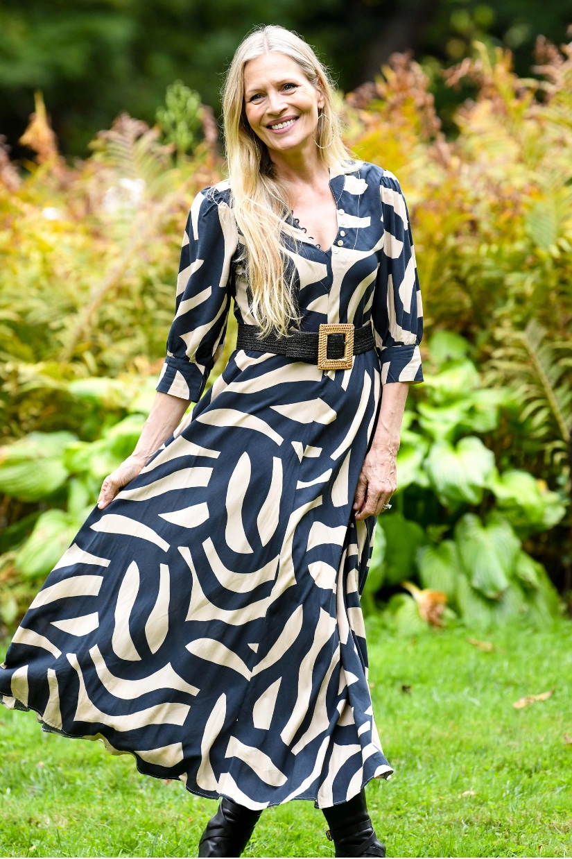 Daphne Dress / Black & Taupe Mod Mature Glam summer look