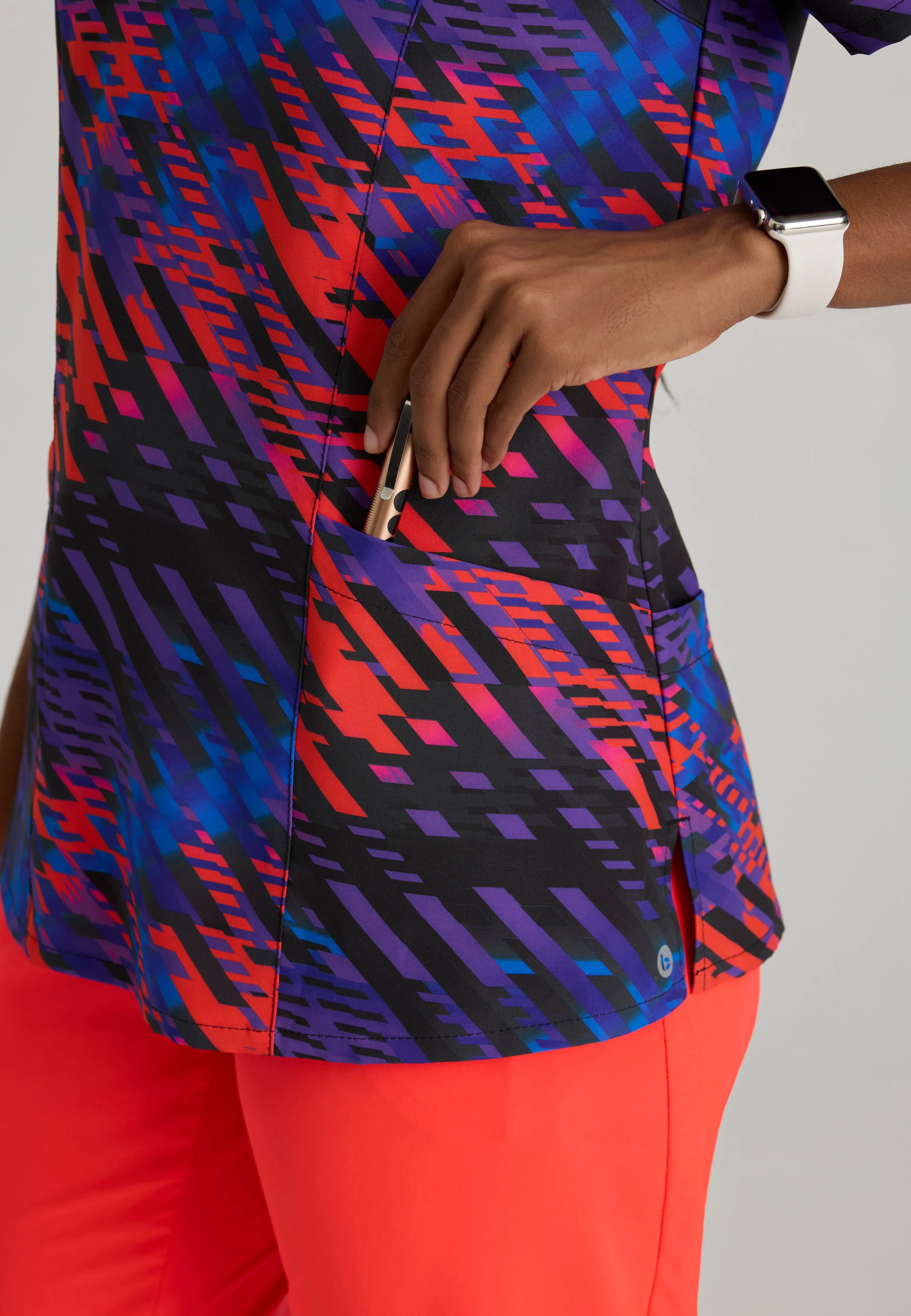 Thrive 4-Pocket V-Neck Print Scrub Top