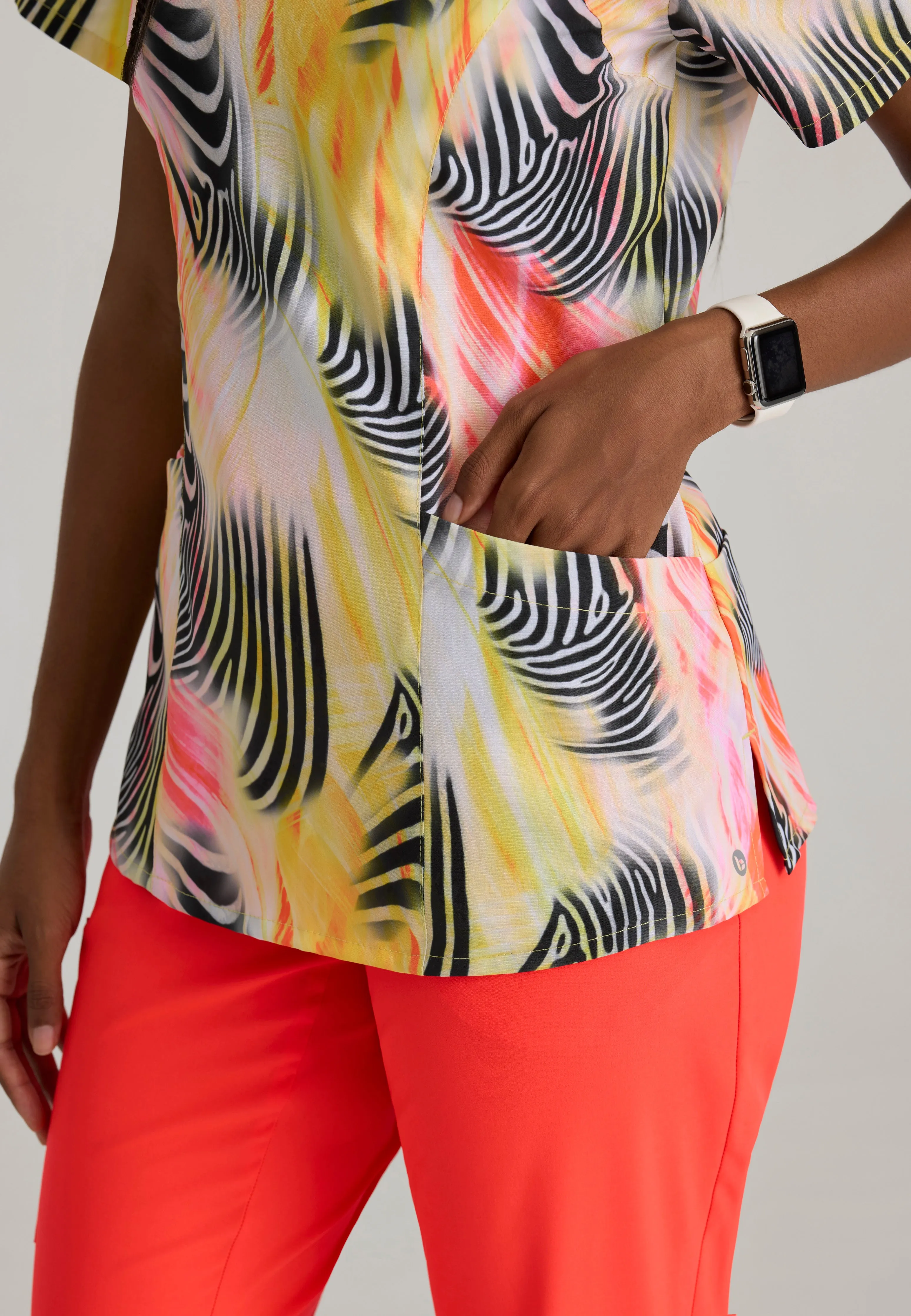 Thrive 4-Pocket V-Neck Print Scrub Top