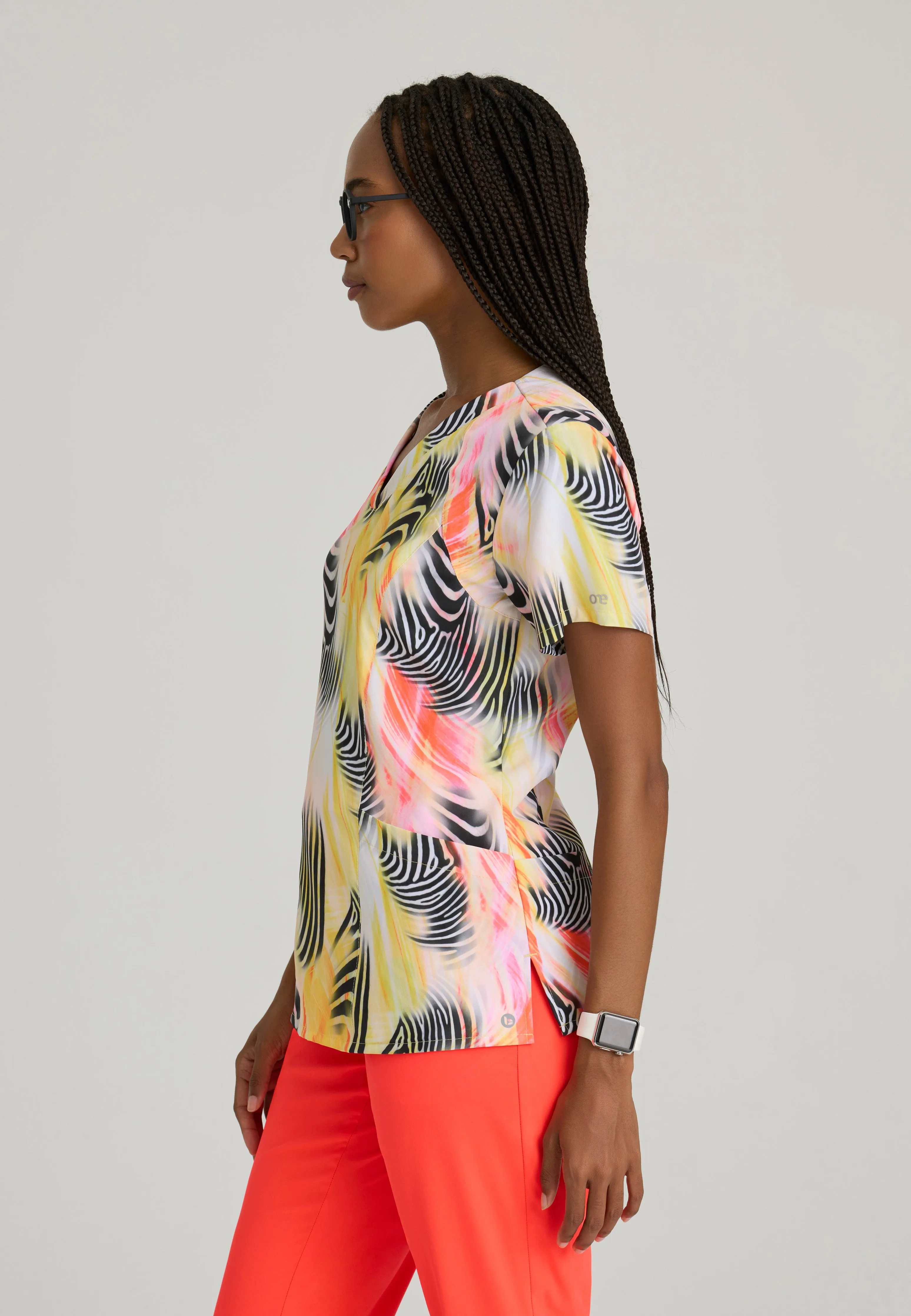 Thrive 4-Pocket V-Neck Print Scrub Top