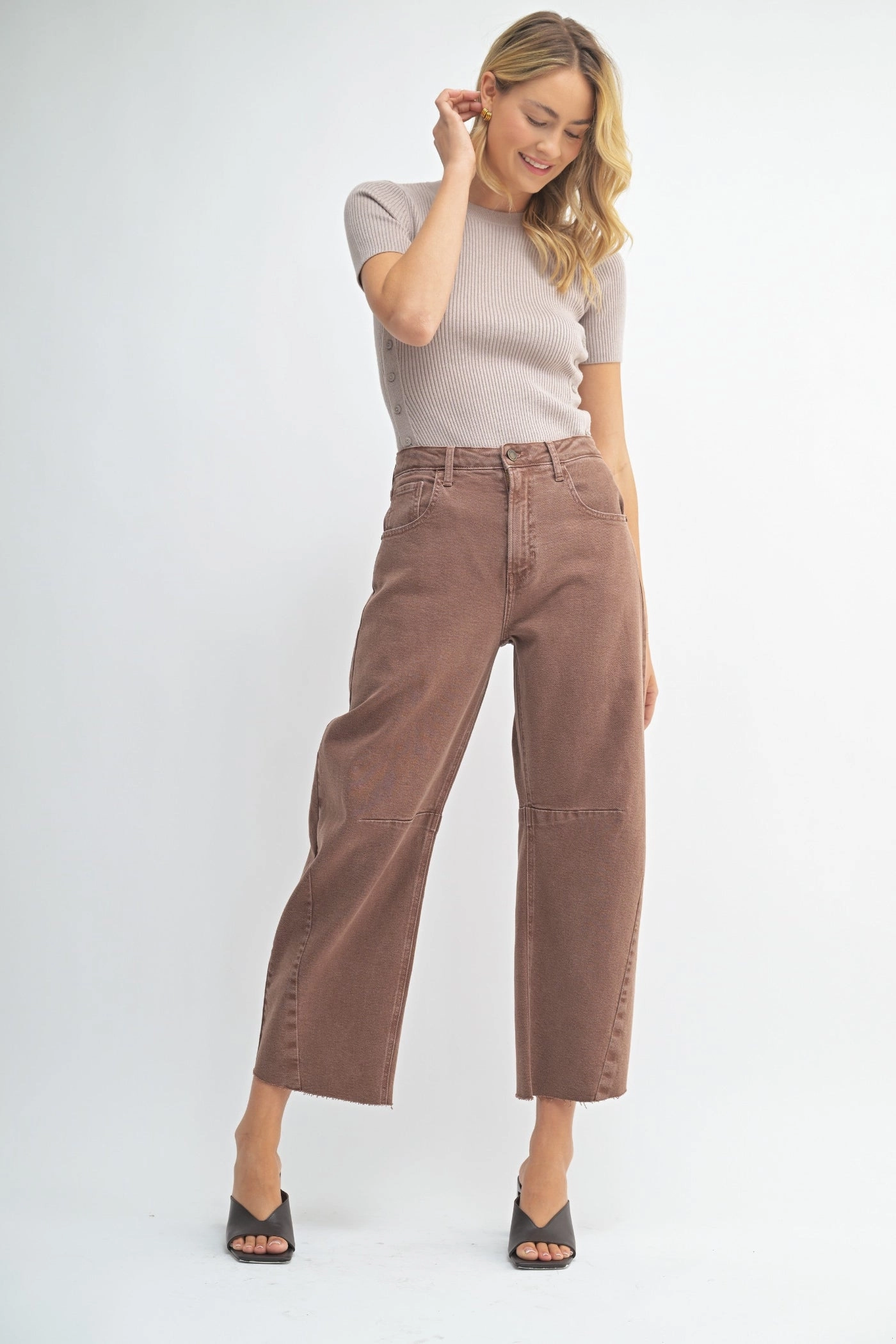ARIANA ESPRESSO BARREL JEANS Effortless Design