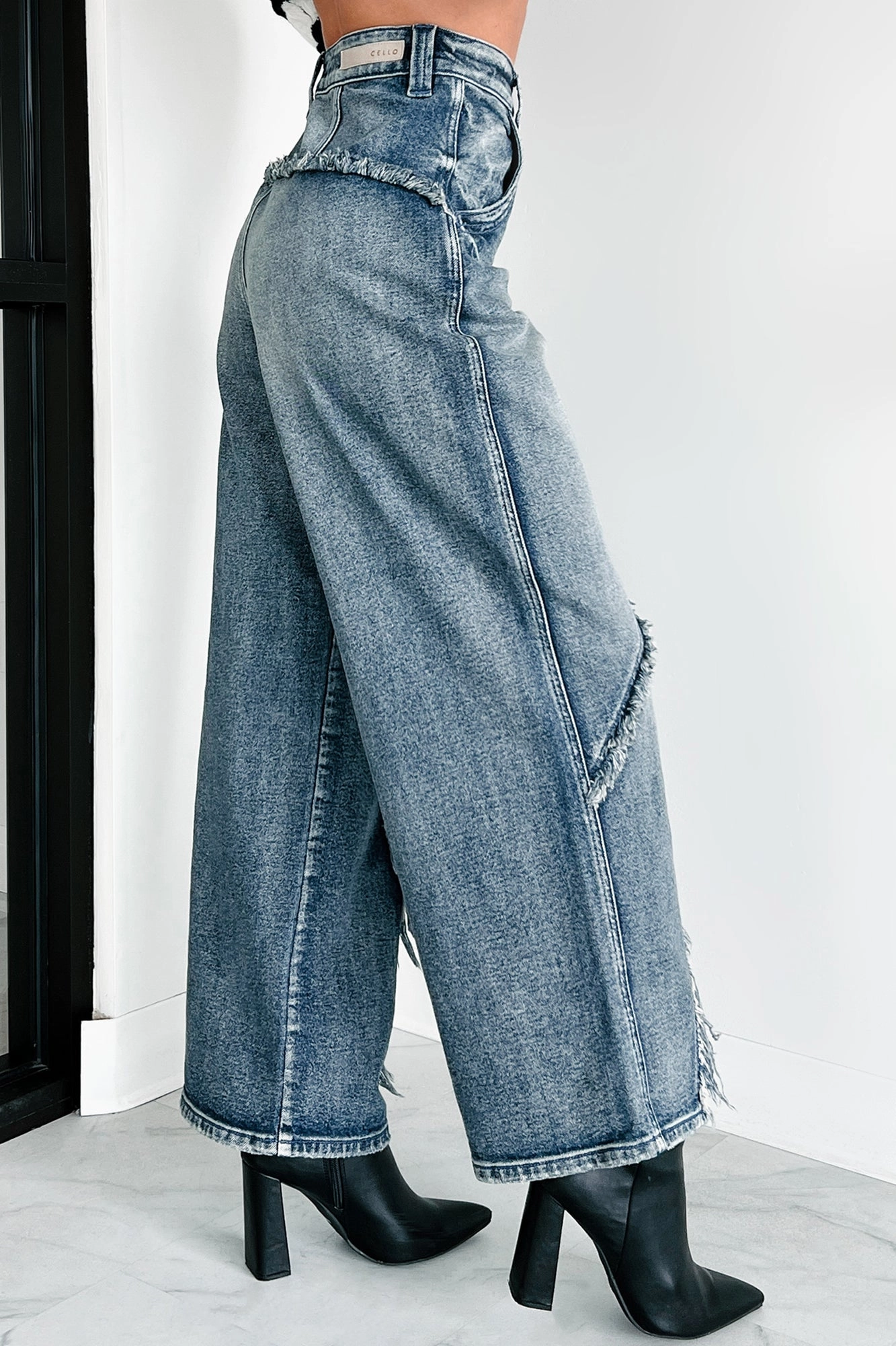 Body Aligned Cold Weather Wear Vernon High Rise Frayed Edge Cello Skater Jeans (Tint)
