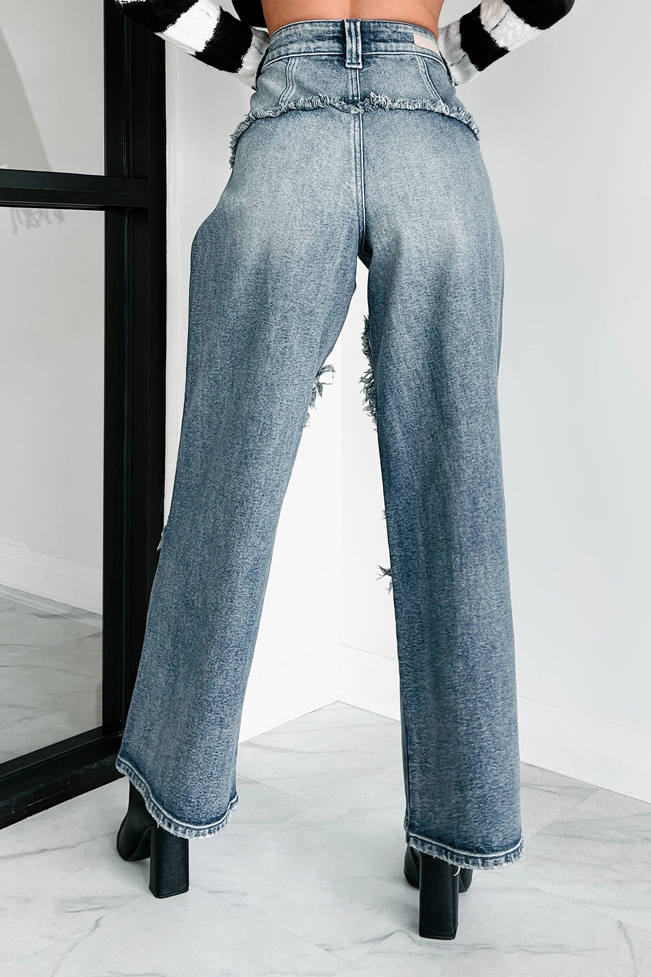 Vernon High Rise Frayed Edge Cello Skater Jeans (Tint) Simple and Cozy
