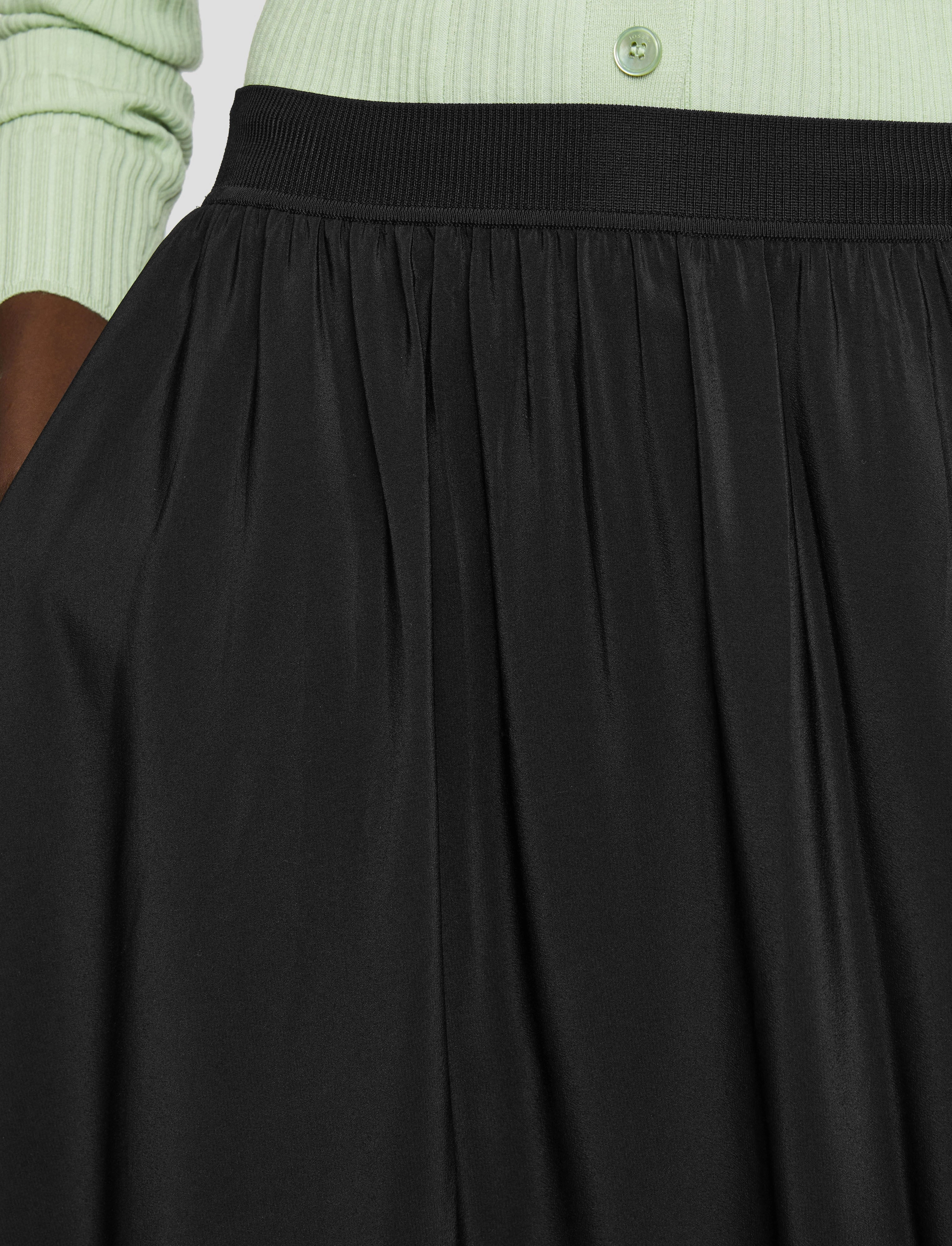 Exclusive Drop Elegant Feel Violet Crepe de Soie Silk Skirt