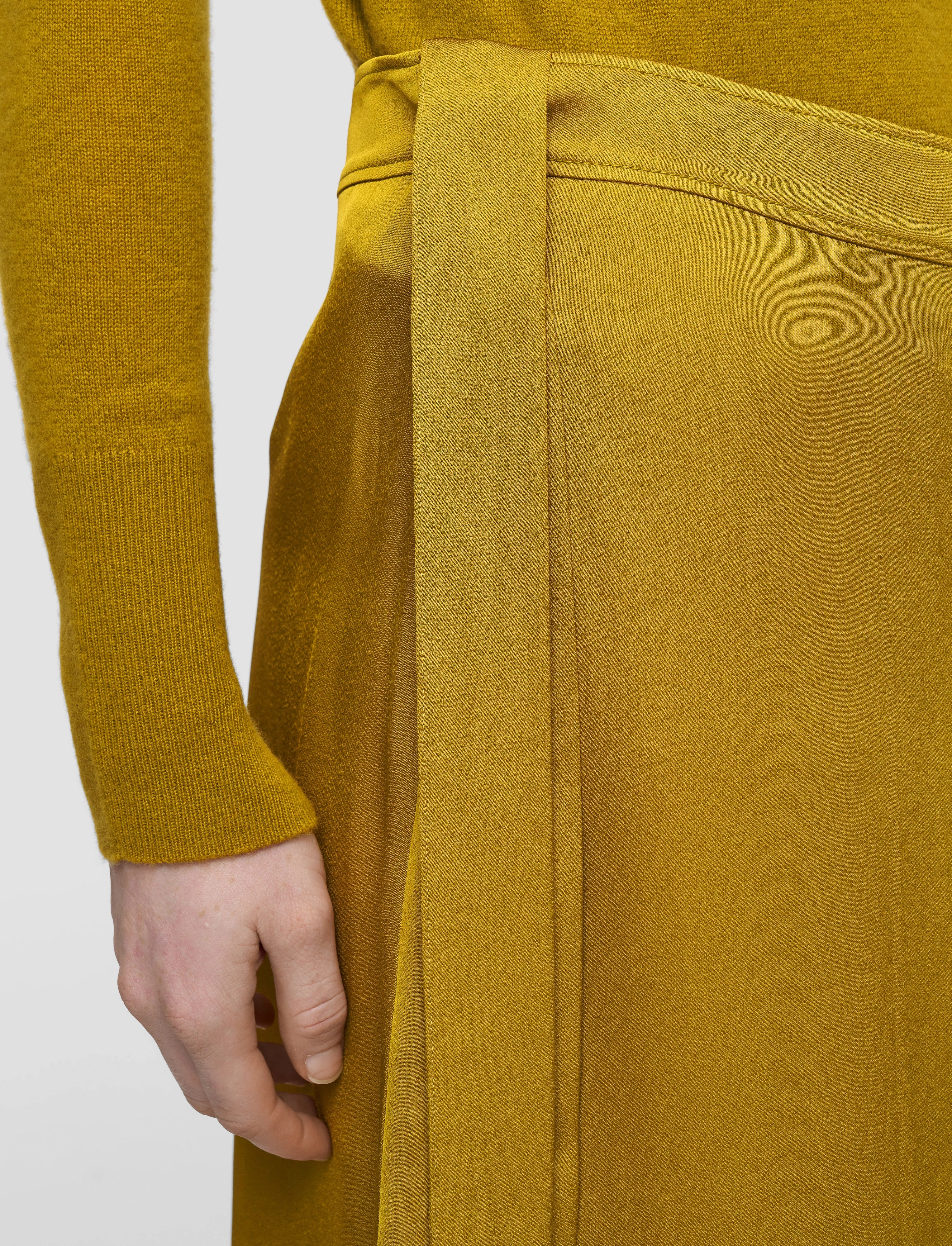 Contemporary Mood Statement Color Jeanne Light Crepe Skirt