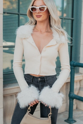 AntiPilling Technology Cold Weather Fatal Charm Faux Fur Collar Knit Cardigan (Cream)
