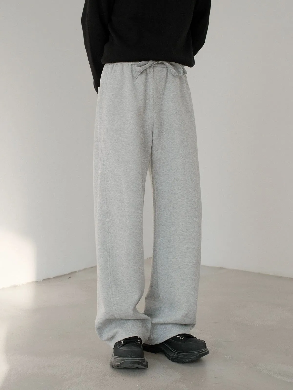Zhou Drawstring Straight Leg Sweatpants